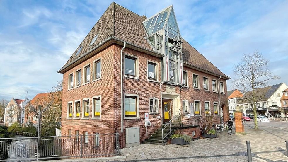 Das Erdgeschoss des alten Rathauses Stadtmitte steht seit einem guten Jahr leer. Nun sucht die Stadt Friesoythe Nachnutzer. Die können sich bis Ende März bewerben. Foto: Stix.