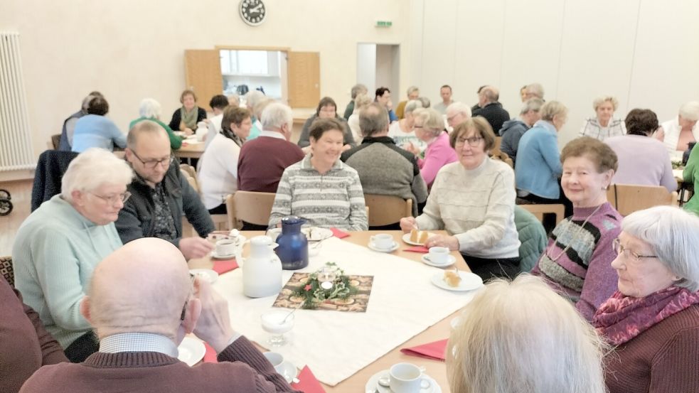 Das Krippen-Café in St. Georg Strücklingen war gut besucht. Foto: Strohschnieder