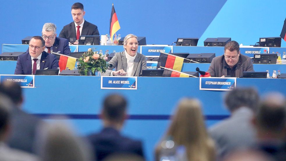 Beim AfD-Parteitag in Riesa umgarnt Kanzlerkandidatin Alice Weidel die Rechtsextremen in der Partei. Die Partei ist selbstbewusst wie nie. Foto: IMAGO/dts Nachrichtenagentur