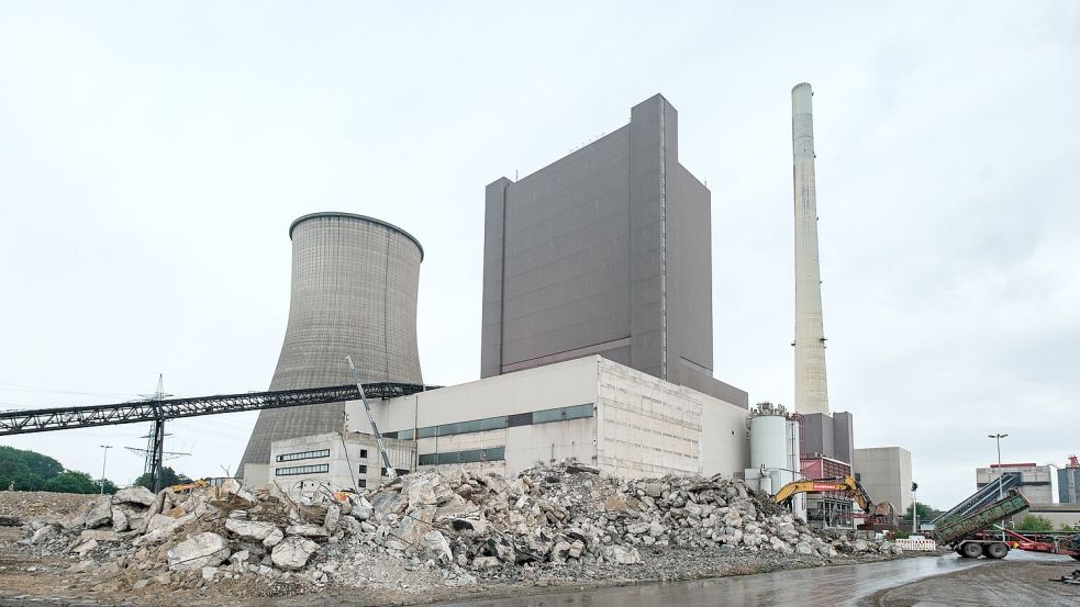 Seit langem findet am ehemaligen Kohlekraftwerk Ibbenbüren der Rückbau statt. Hier ein Bild aus dem Juni 2024. Foto: André Havergo
