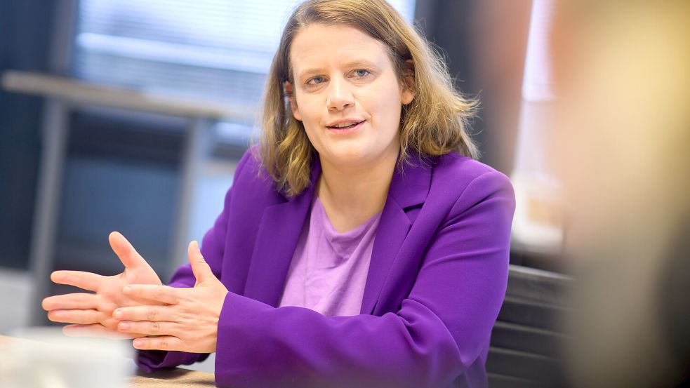 Um Jugendliche besser zu schützen, will Kultusministerin Julia Willie Hamburg Minderjährige von Social-Media-Plattformen fernhalten. Foto: dpa/ Julian Stratenschulte