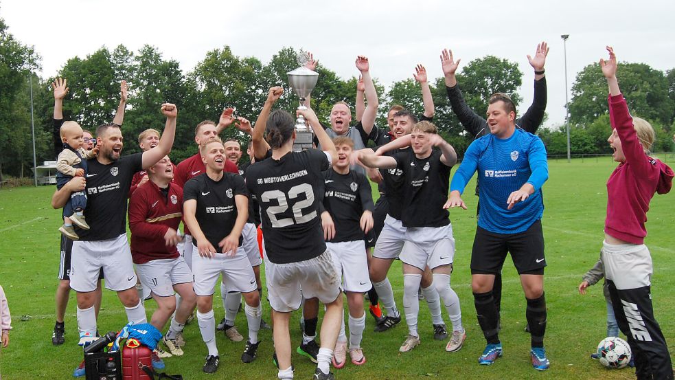 Titelverteidiger SG Westoverledingen konnte letzten Sommer auch den WOL-Cup auf dem Rasen gewinnen.