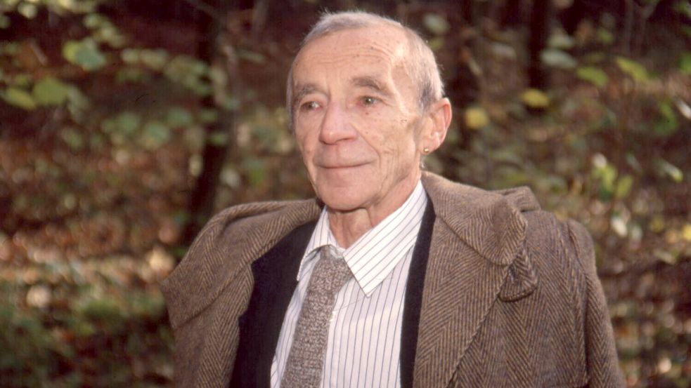 Der Lingener Documenta-Künstler Harry Kramer am Ort seines Projektes einer Künstler-Nekropole. Foto: © documenta archiv / Foto: Dieter Schwerdtle