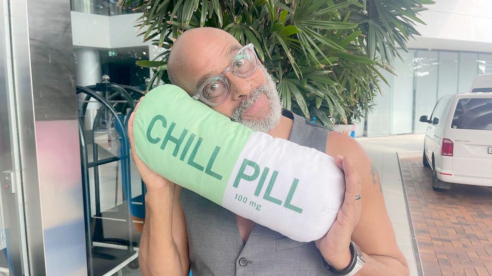 Ob der Dschungel wirklich so „chill“ wird? Stars wie Pierre Sanoussi-Bliss werden es sich dank Kopfkissen bequem machen. Foto: RTL