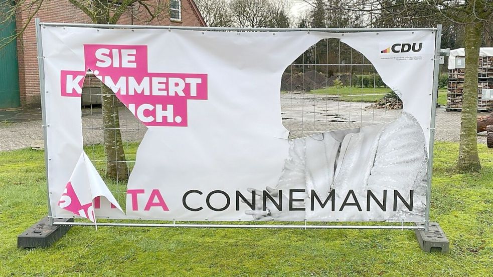 Dieses Wahlbanner in Kleinoldendorf wurde zerstört. Foto: CDU Uplengen