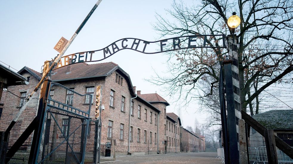 „Arbeit macht frei“: Das Eingangstor des KZ Auschwitz-Birkenau. Foto: dpa/Kay Nietfeld