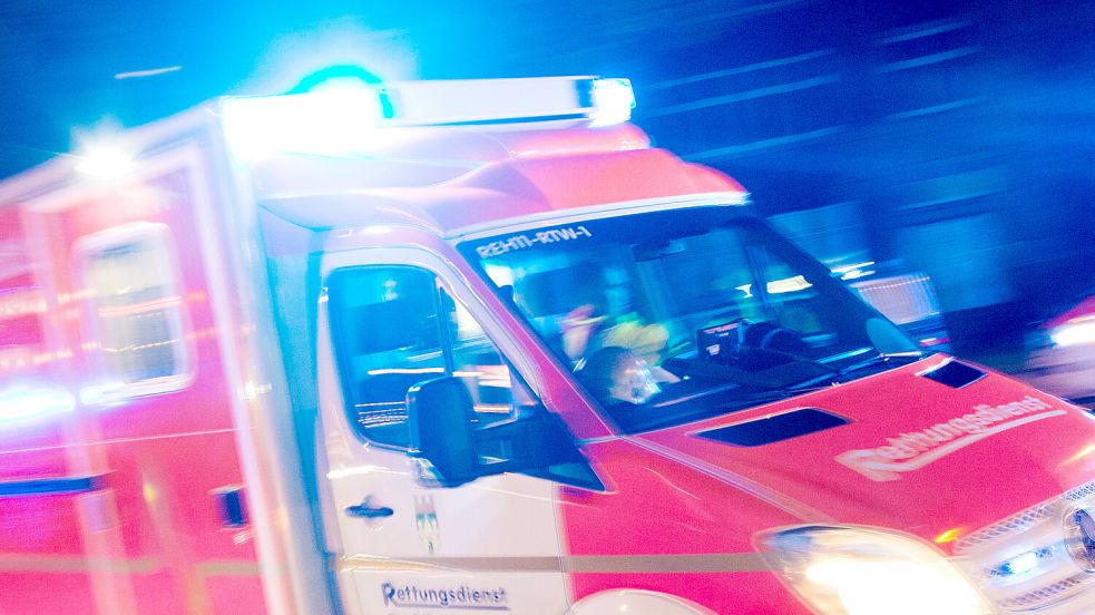 Ein Rettungswagen ist von zwei Kindern in Thüringen mit Steinen beschädigt worden. Foto: dpa/Marcel Kusch