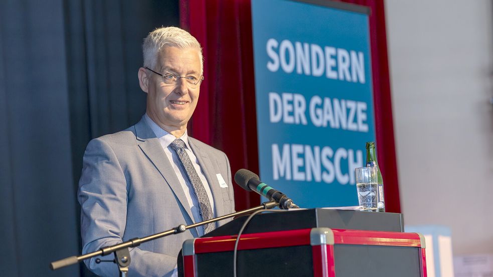 Landrat Matthias Groote (SPD) wird von Bürgermeistern im Landkreis hart angegriffen. Foto: Wolters/Archiv