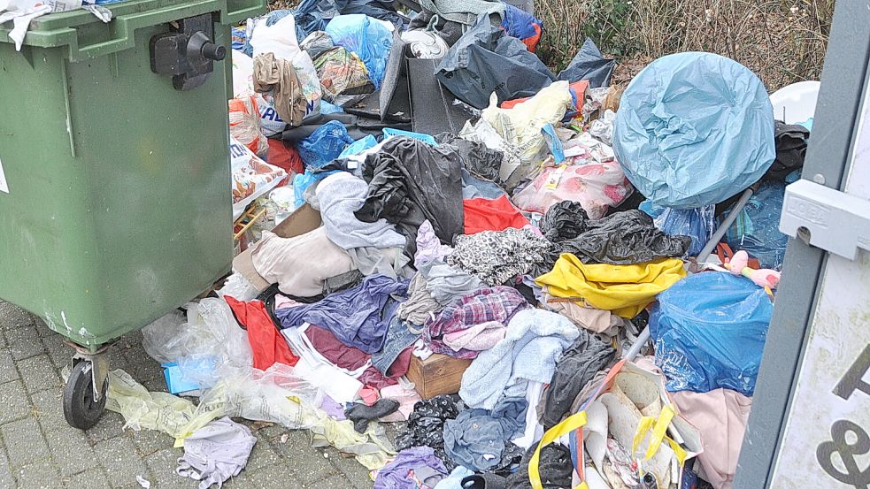 Unrat und Wäsche türmten sich. Foto: Wolters