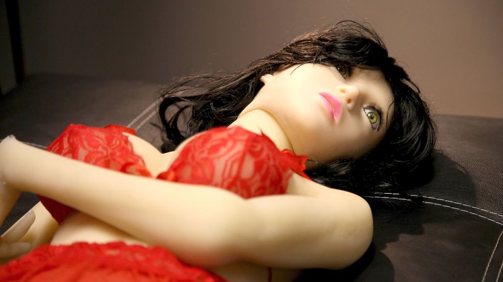 Es gibt Bordelle, die Sex mit Puppen anbieten – auch in Deutschland gibt es ein solches Etablissement. Foto: dpa/Steffen Trumpf