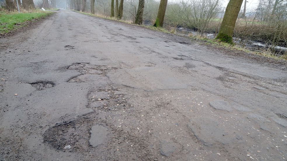 Der Utender Damm wird 2025 ausgebaut. Über mehrere Jahre diente die Straße als Zufahrt zum Baugebiet nördlich des Utender Damms. Foto: Passmann