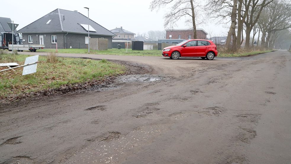 Die Straßen „Loange Failde“ , hier links im Bild, im Wohngebiet nördlich des Utender Kanals wird ebenso ausgebaut wie die Straße Utender Damm. Foto: Passmann