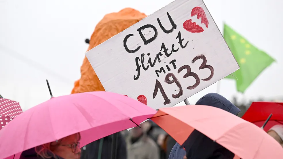Historische Vergleiche zum Nazi-Aufstieg? Davor sollte man sich hüten. Foto: dpa/Roberto Pfeil