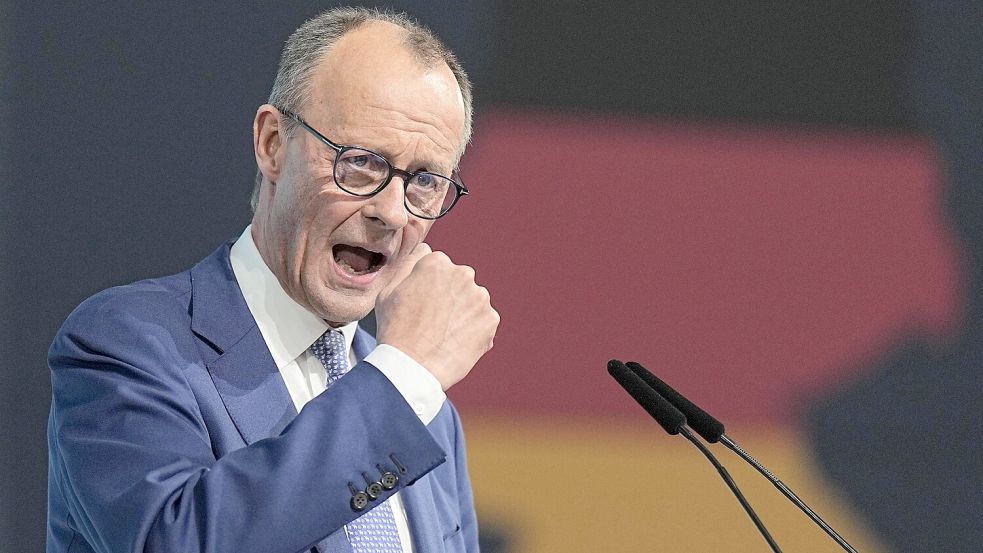 CDU-Chef Friedrich Merz grenzt die Partei in seiner Rede beim Parteitag klar von der AfD ab – und bekommt dafür Applaus. Das ZDF zeigt in einem Betrag jedoch andere Reaktionen. Foto: Michael Kappeler/dpa