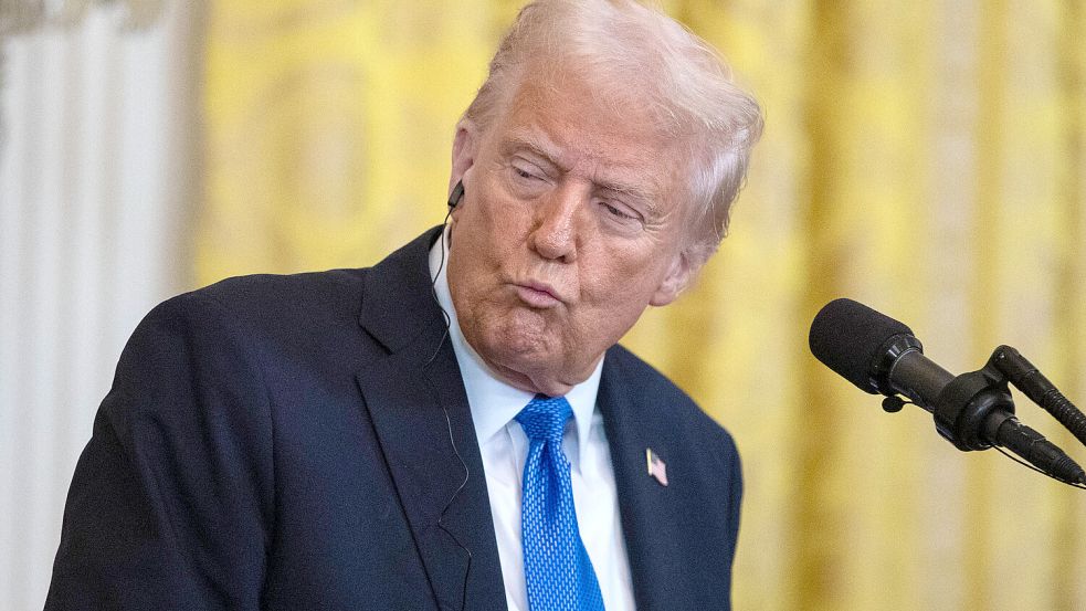 Droht mit seinen gewagten Manövern, die eigenen Wähler zu verprellen: US-Präsident Donald Trump. Foto: IMAGO/Anna Rose Layden