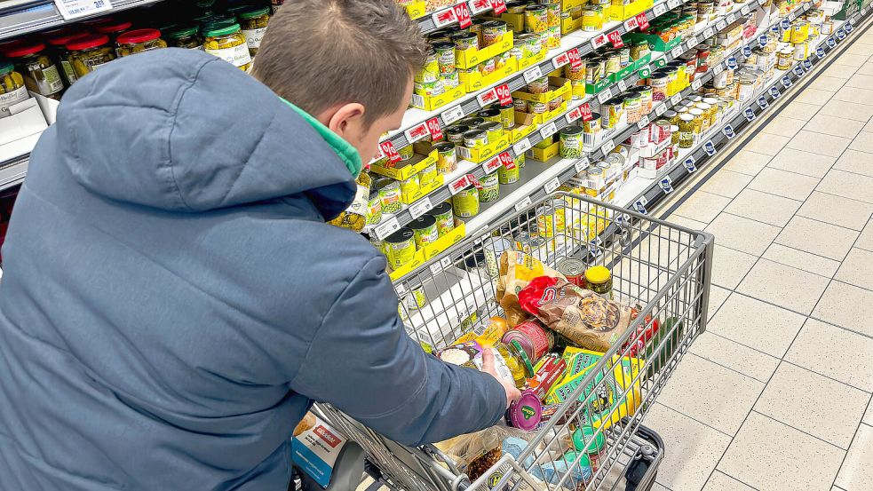 Beim Einkauf schauen die meisten Verbraucher nicht auf die Produktbeschreibung. Foto: Imago/Bihlmayerfotografie