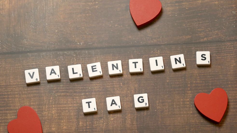 Der Valentinstag ist eine Erfindung der Blumenhändler – oder? Foto: IMAGO/DeFodi Images
