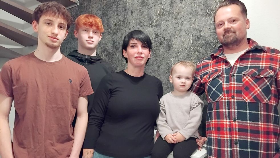Das Familienleben von (von links) Cristobal Braun (17), Tristan Braun (15), Bianca Schunke-Braun (43), Malou Schunke (2) und Hendrik Schunke (39) ist durch die vierfache Herzerkrankung der kleinen Malou geprägt. Fotos: Scherzer