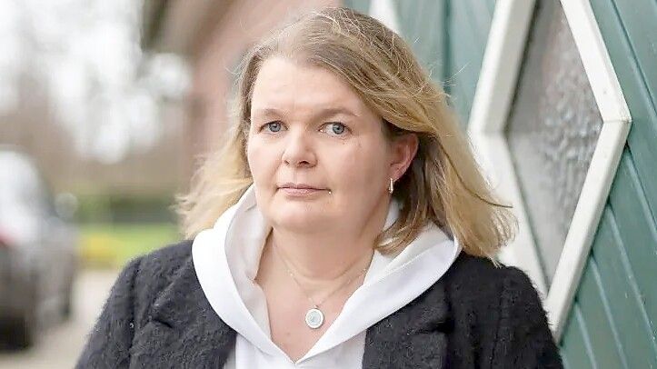 Erst verstarb ihr Mann, neun Monate später verunglückte ihr Sohn mit dem Motorrad: Stephanie Kleinebrinker hat ihre ganze Familie verloren – „von jetzt auf gleich“, wie sie sagt. Foto: Lars Schröer