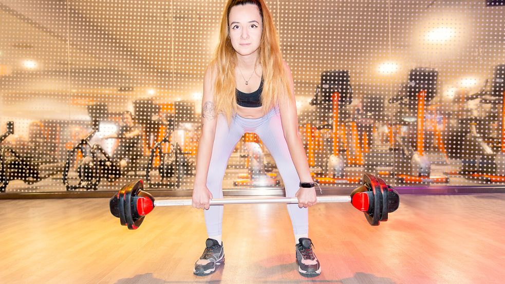 Wie viele Sätze und wie viel Gewicht sollte man beim Krafttraining machen? Forscher liefern jetzt die Antworten. Foto: Imago/Addictive Stock/Gema Alejo