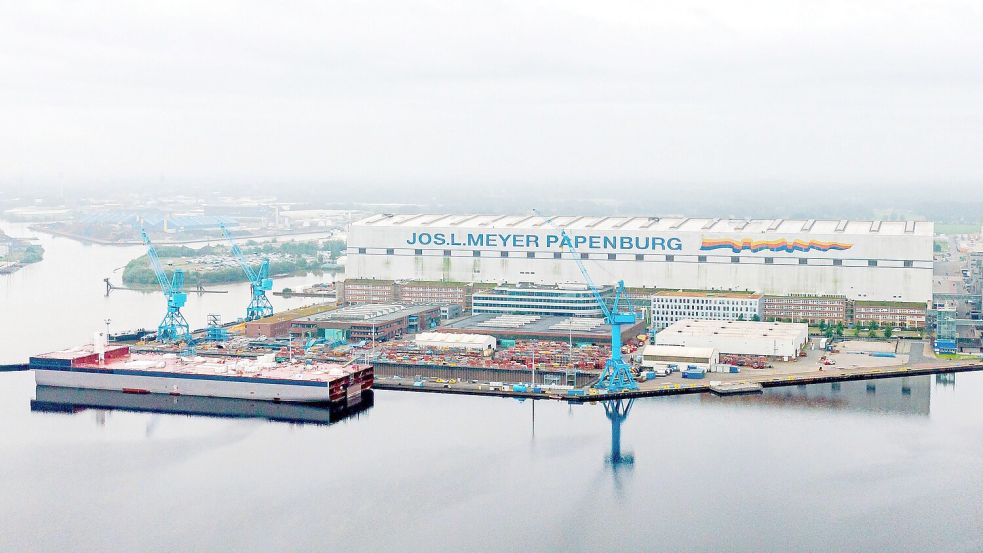 Die Meyer Werft in Papenburg will sich ein Standbein im Bereich der Offshore-Technologie aufbauen.. Foto: Sina Schuldt/dpa