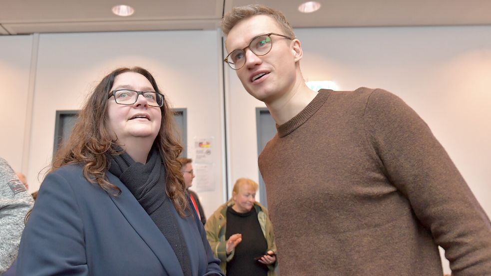 Anja Troff-Schaffarzyk (SPD, links) und Julian Pahlke (Grüne) sprachen über das Ergebnis der Bundestagswahl.