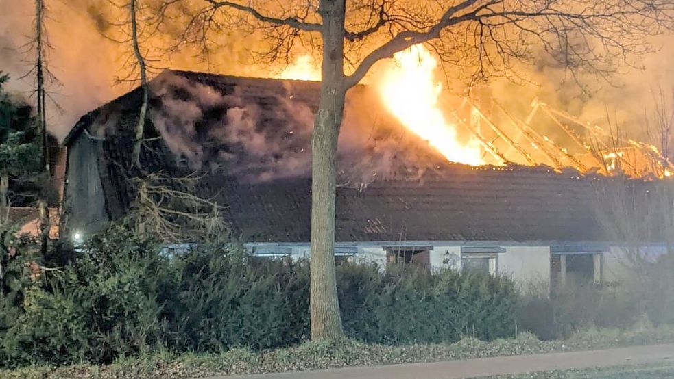 In Varel ist ein ehemaliger Bauernhof abgebrannt. Foto: Polizei