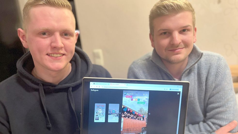 Vorsitzender Lukas Haskamp (links) und Wilke Hoppmann vom Festausschuss der Landjugend Holte freuen sich auf das Jubiläumsjahr. Über Aktuelles wird auf der Instagram-Seite informiert. Foto: Janßen