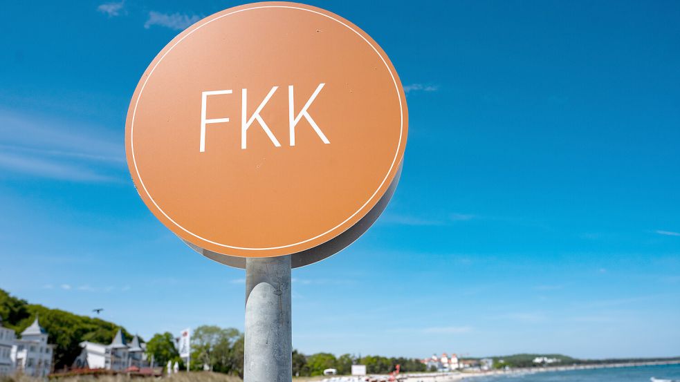 FKK-Abschnitt an einem Ostseestrand. Foto: dpa/Stefan Sauer