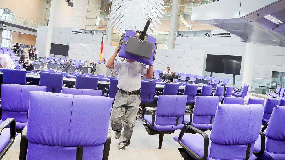 Nach dem neuen Wahlrecht nehmen weniger Abgeordnete im Bundestag Platz als in der vergangenen Legislaturperiode. Das spart Kosten. Foto: dpa/Kay Nietfeld