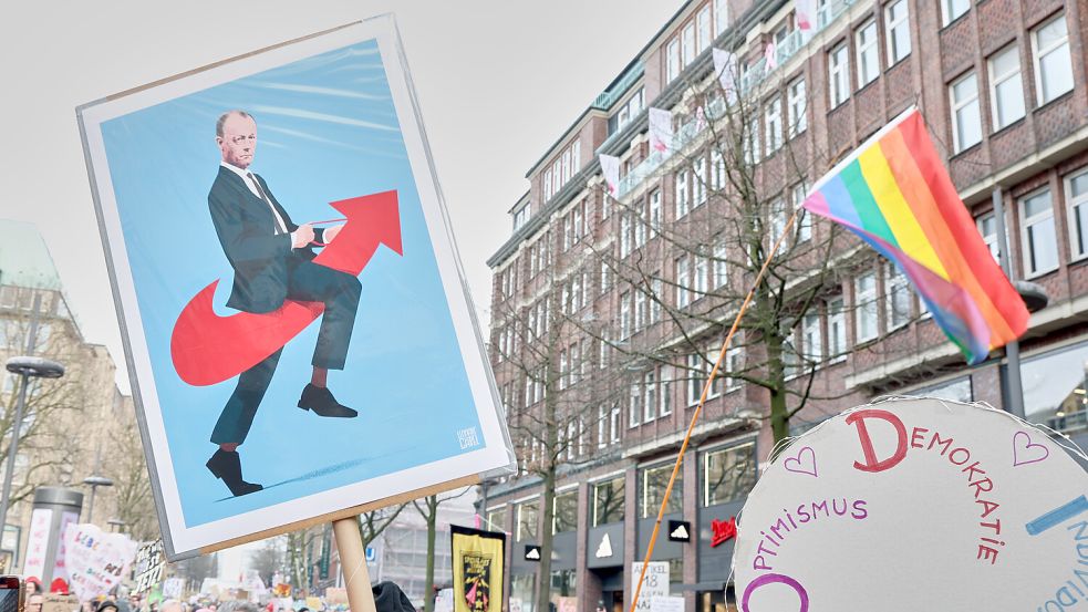 Die Demos gegen Rechts richteten sich teils auch gegen die CDU/CSU unter Friedrich Merz. Die Union will nun beteiligte Vereine prüfen. Foto: dpa/Georg Wendt