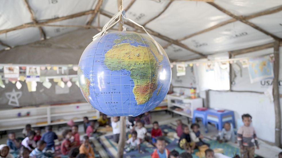 Viele Entwicklungshilfen der deutschen Bundesregierung gehen nach Afrika. Foto: IMAGO/Joerg Boethling