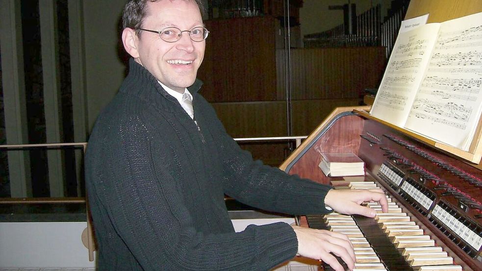 18 Jahre lang, von Juli 2006 bis Ende Juni 2024, war Andreas Kronfeld Kirchenkreiskantor für den Kirchenkreis Rhauderfehn. Er stammt aus Leipzig. Im Sommer 2024 ging er im Alter von 66 Jahren in Ruhestand. Archivfoto: GA