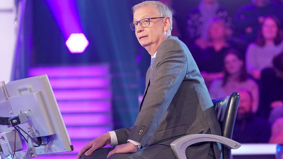 Moderator Günther Jauch telefonierte in der vergangenen Sendung mit einem Ex-Vizekanzler in der Sendung. Foto: RTL/Stefan Gregorowius