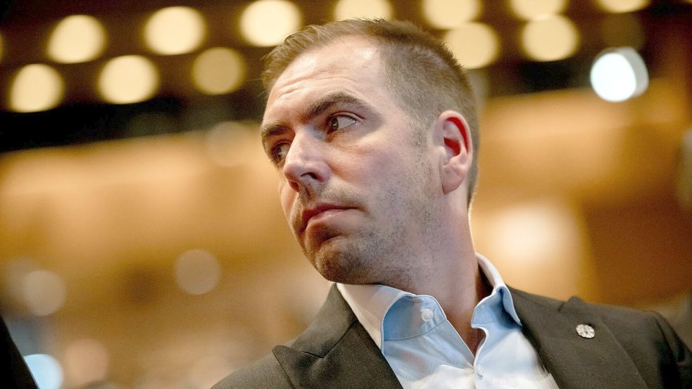 Philipp Lahm versteht das Verhalten des FC Bayern im Vertragspoker mit Joshua Kimmich. Foto: Fabian Strauch/dpa