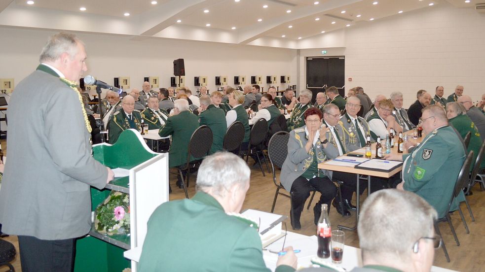 Insgesamt 69 Schützinnen und Schützen sowie Gäste waren bei der diesjährigen Jahreshauptversammlung im Vereins- und Gemeindezentrum in Ostrhauderfehn dabei. Fotos: Weers