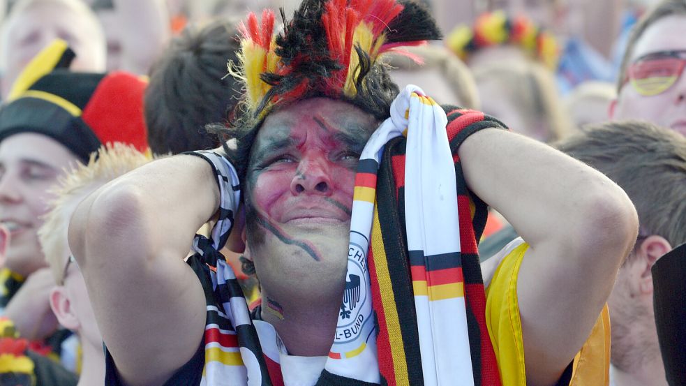 Fußball braucht keine Halbzeit-Show: Emotionen gibt es bei den Fans der WM genug. Foto: dpa/Rainer Jensen
