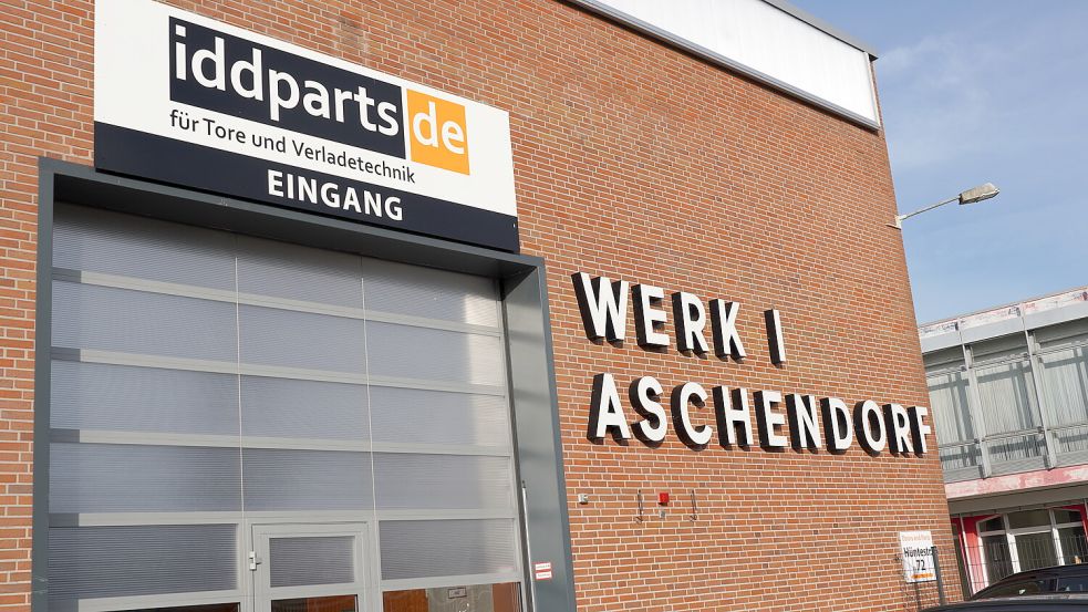 Gegenwart und Vergangenheit: Neben dem Schriftzug von IDD-Parts prangt noch die alte ADO-Bezeichnung „Werk I Aschendorf“. Archivfoto: Gerd Schade