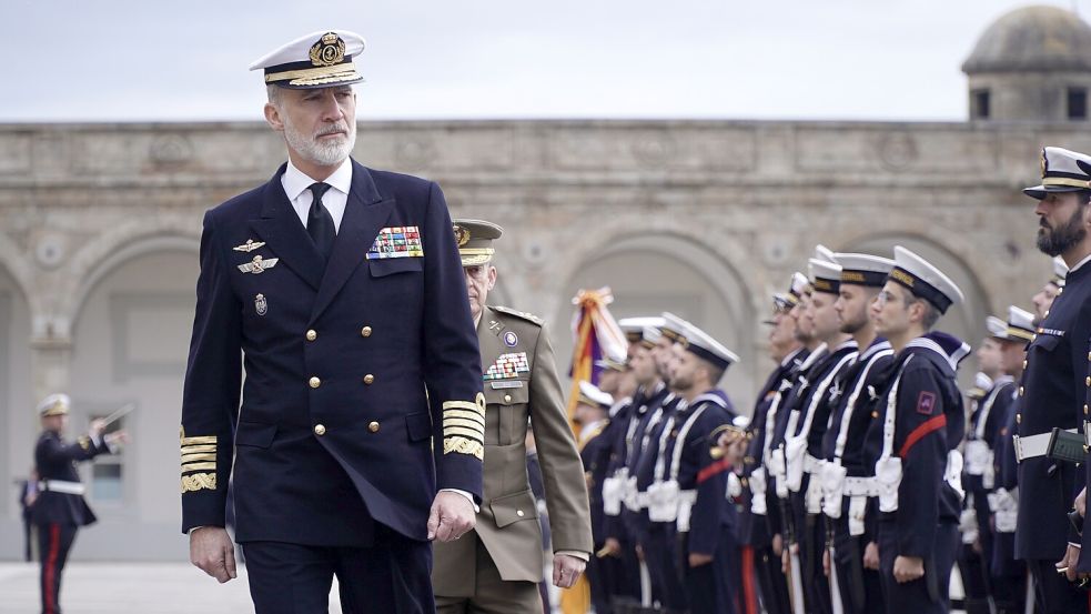 König Felipe VI. von Spanien besucht das Militärarsenal von Ferrol. Es ist der wichtigste logistische Stützpunkt für die Kriegsschiffe und die Marine des Landes. Foto: DPA/Gustavo De La Paz