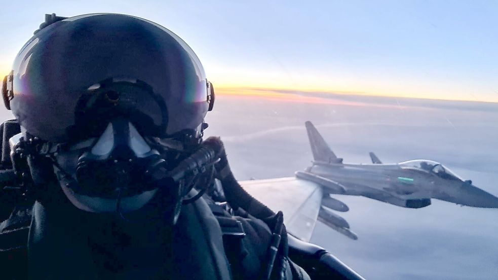 Deutsche Eurofighter sichern gemeinsam mit Italienern als Quick Reaction Alert den Luftraum über dem südost-europäischen NATONorth Atlantic Treaty Organization-Bündnisgebiet. Foto: Bundeswehr