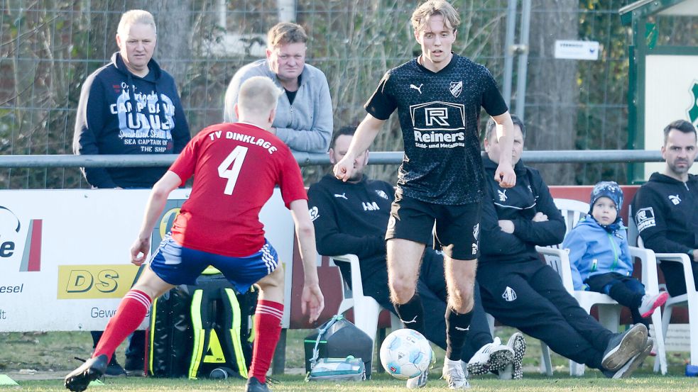 Die Firreler Offensive um Tristan Darsow blieb wirkungslos. Foto: Doden/Emden