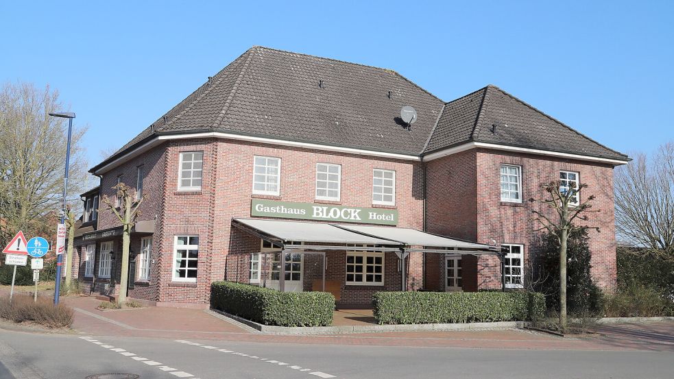 Seit mehr als 85 Jahren gibt es das Gasthaus Block in Harkebrügge. Jetzt wurde es modernisiert. Foto: Passmann