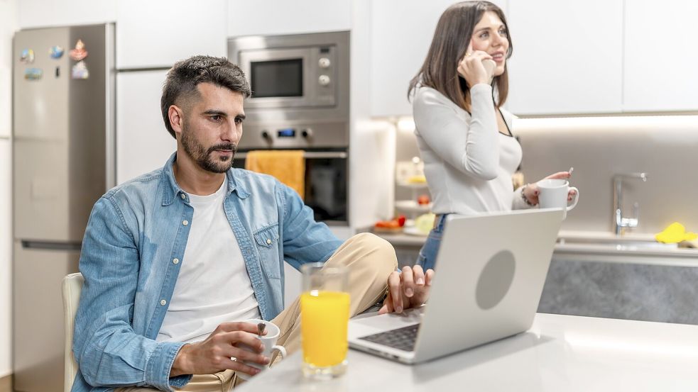 Viele Menschen versuchen, mit der Hilfe von Multitasking, ihre täglichen Aufgaben zu meistern. Foto: IMAGO/imagebroker/Unai Huizi