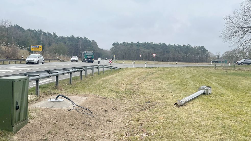 Der Blitzer an der B70 im Zuge der Auffahrt auf die B401 in Lehe bleibt nicht der einzige im Emsland, der erneuert wird. Foto: Felix Francke
