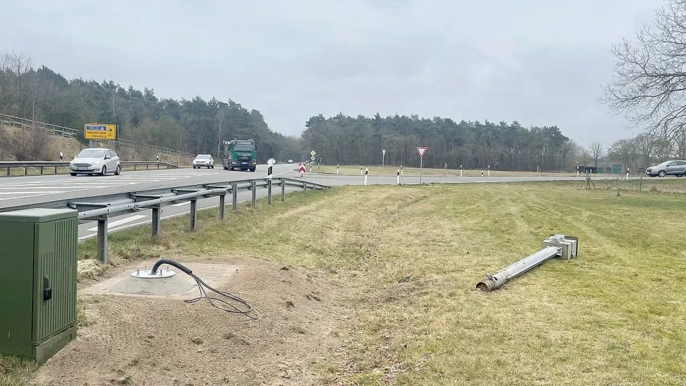 Der Blitzer an der B70 im Zuge der Auffahrt auf die B401 in Lehe bleibt nicht der einzige im Emsland, der erneuert wird. Foto: Felix Francke