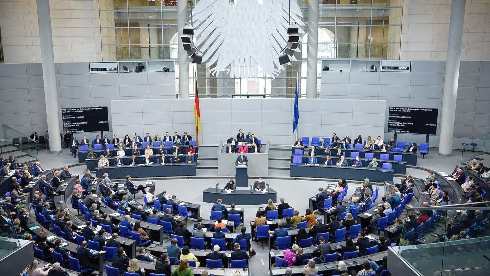 Bundestag und Bundesrat sollen in dieser Woche über das Milliarden-Finanzpaket von Union und SPD entscheiden. Foto: Bernd von Jutrczenka/dpa