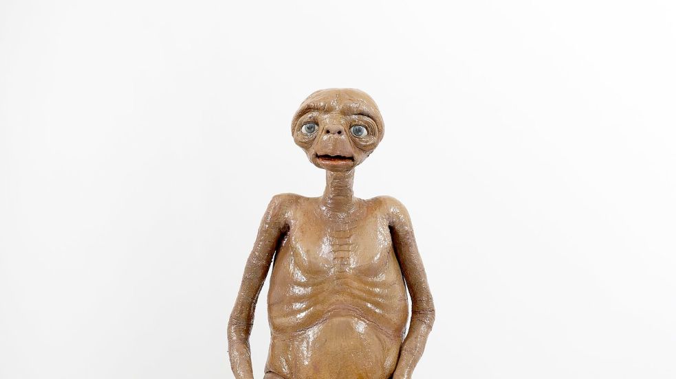 Der Außerirdische „E.T.“ kommt in New York unter den Hammer. Foto: Sothebys/PA Media/dpa