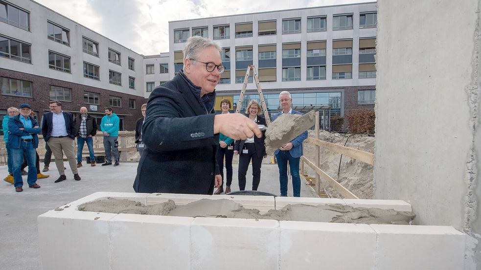 Der ehemalige Geschäftsführer Holger Glienke hilft beim Neubau noch mit. Foto: Ortgies