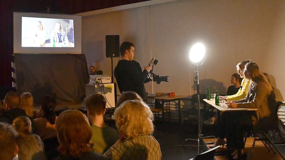 Show-Effekte sorgten für ein authentisches Erlebnis. Foto: Scherzer