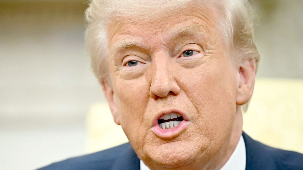 US-Präsident eckt mit einem provokanten Vergleich an. (Archivbild) Foto: -/Pool/AP/dpa